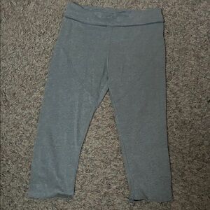 Elegant Women's Gray Capris